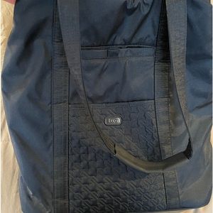 Shoulder bag for commuting and travel